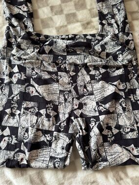 LuLaRoe Black & White evil Queen Portrait One-Size Leggings Disney